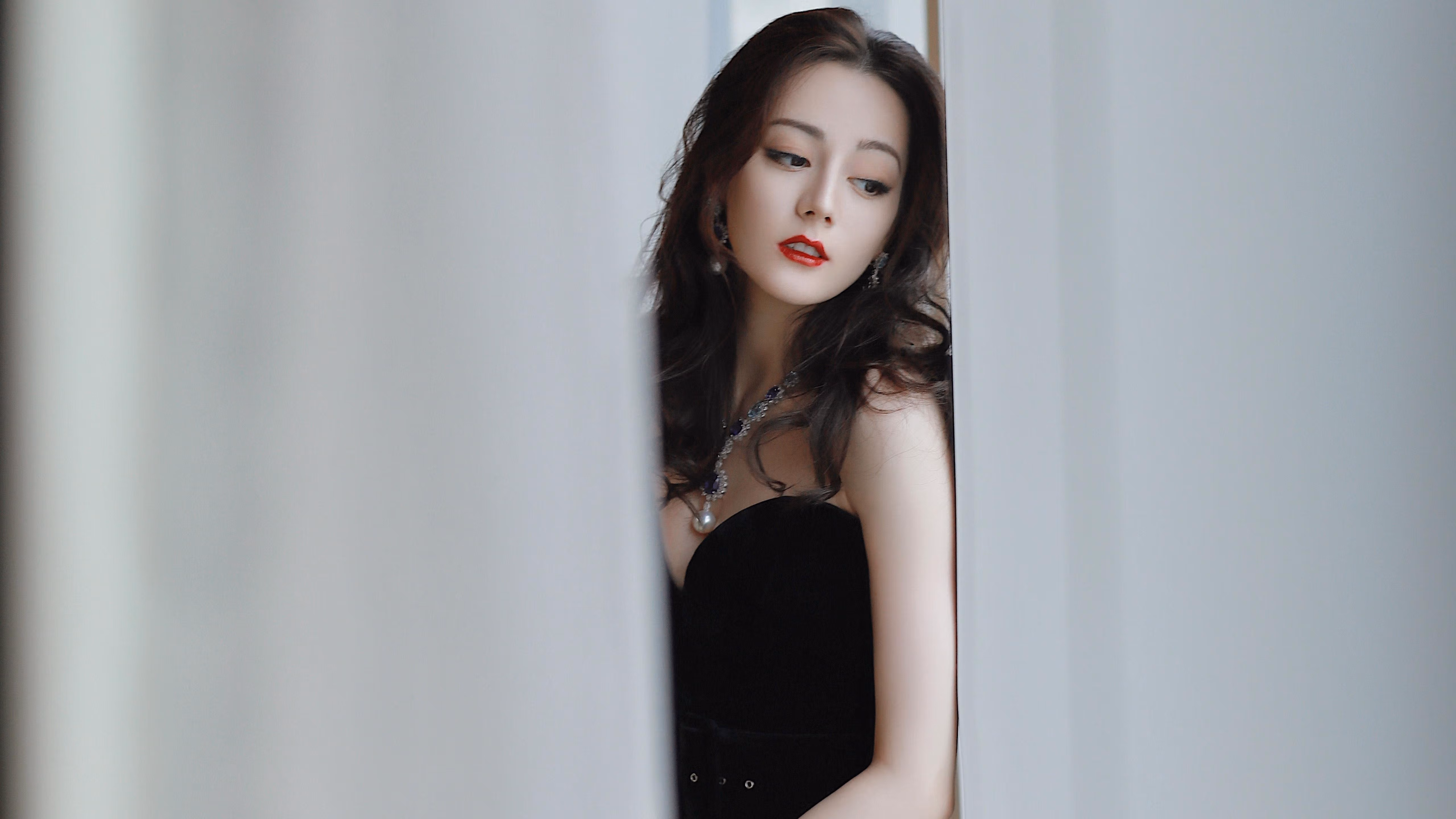 球队战术压制是否真的有效遏制对方锋线核心,全场压迫防守