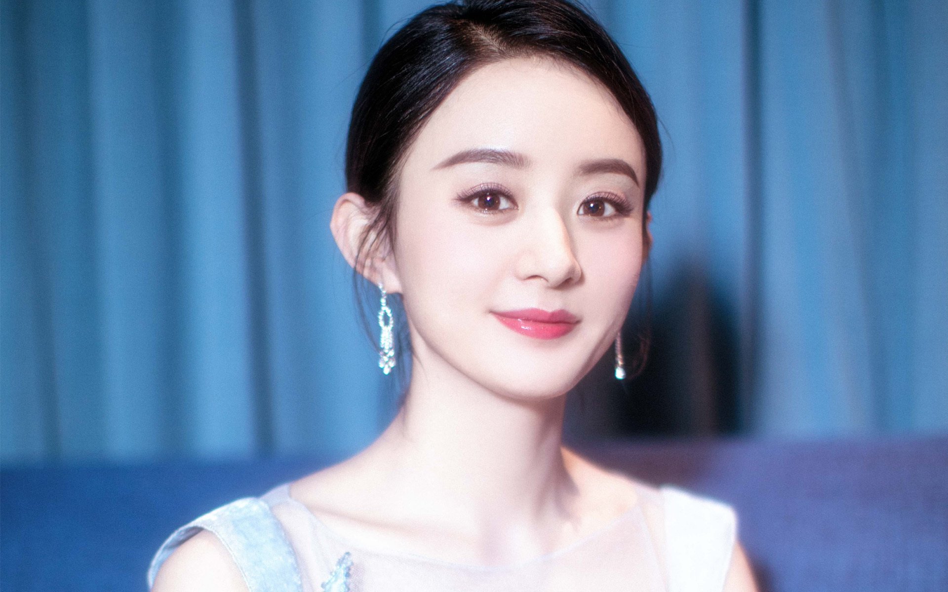 Leyu Sport登录入口-英超激烈角逐，豪门纷纷奋战争夺榜首