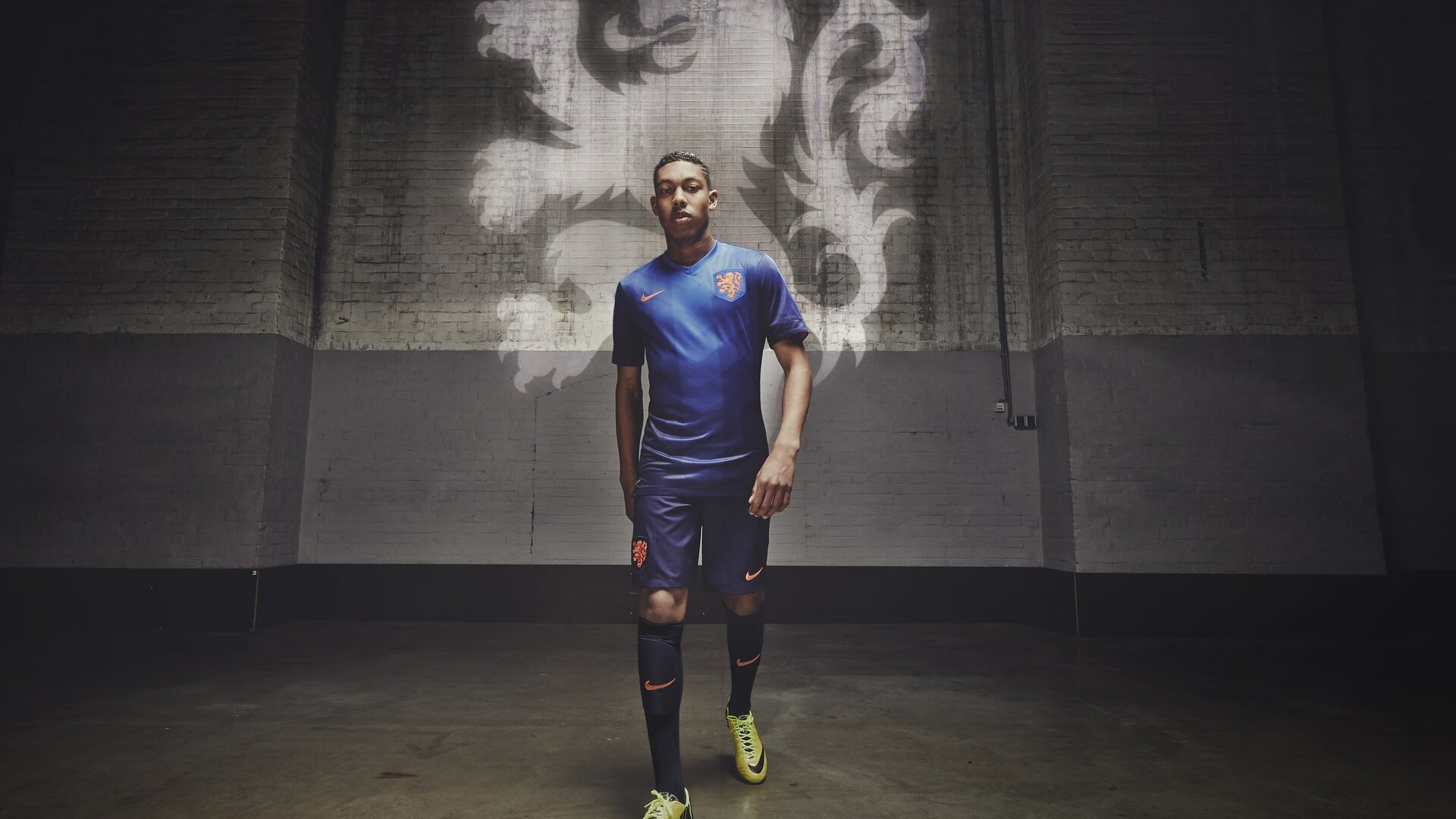 _冬季冰屏幕灯光秀：科技点亮运动夜_，冰屏led显示屏案例