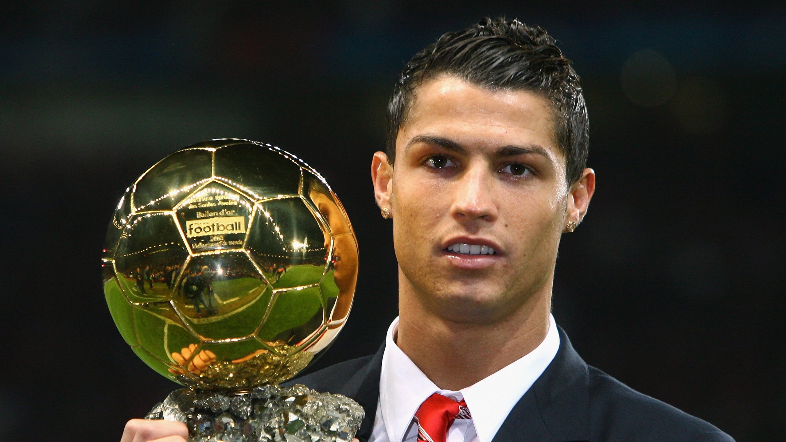 “英超最新战况：强队胜负关系到榜首”，英超最新战报积分榜