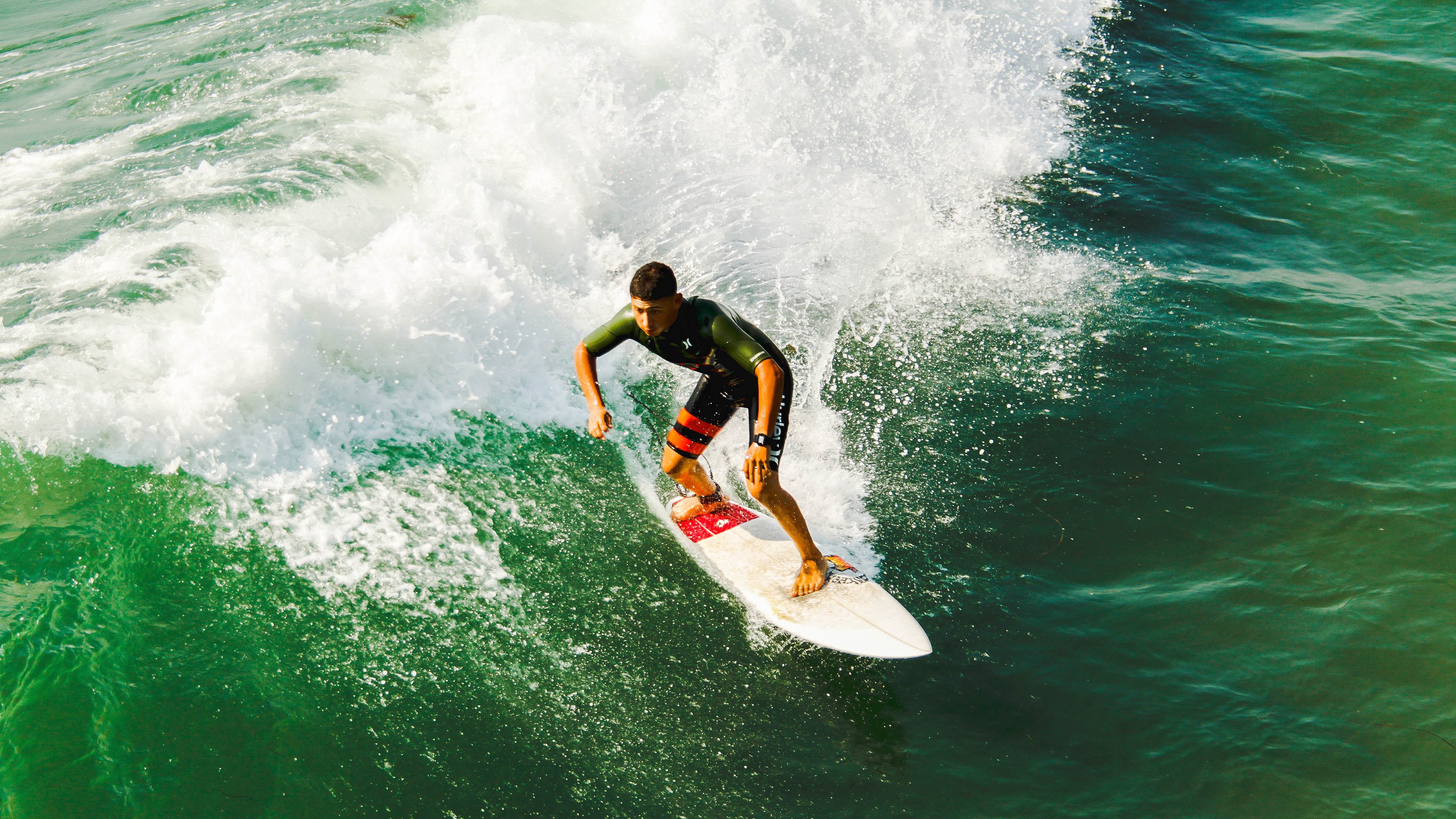 《电子竞技广告新玩法:创新营销引爆粉丝热情》,电子竞技宣传海报