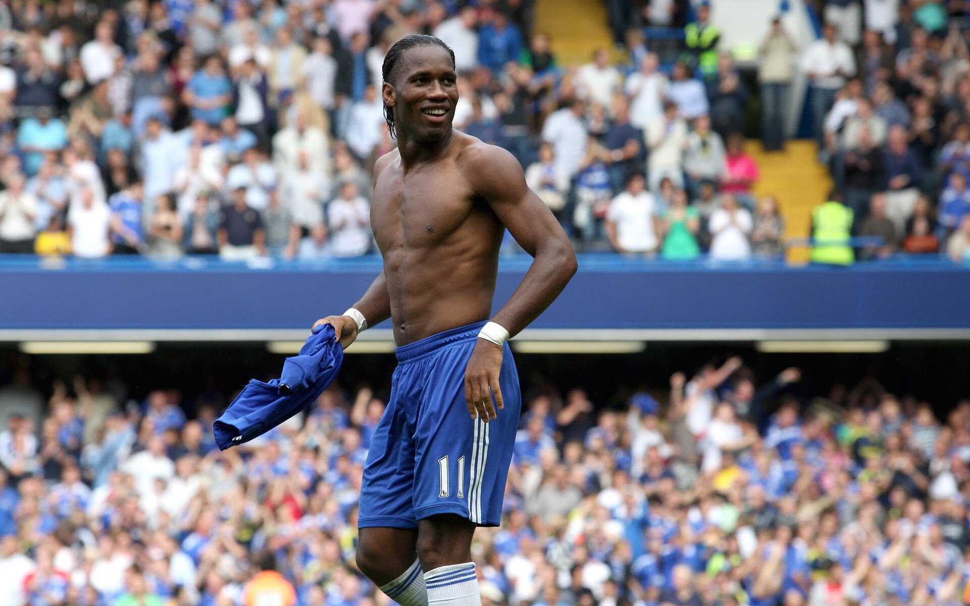 《战火再燃：热门手游电竞大赛火爆开启》，战火再次燃起