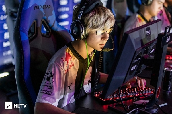 包含《CS:GO》：电竞选手心理健康问题不容忽视，心理辅导需加强的词条