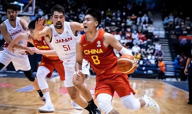 "中国男篮海外集训，备战2025年世界杯"的简单介绍