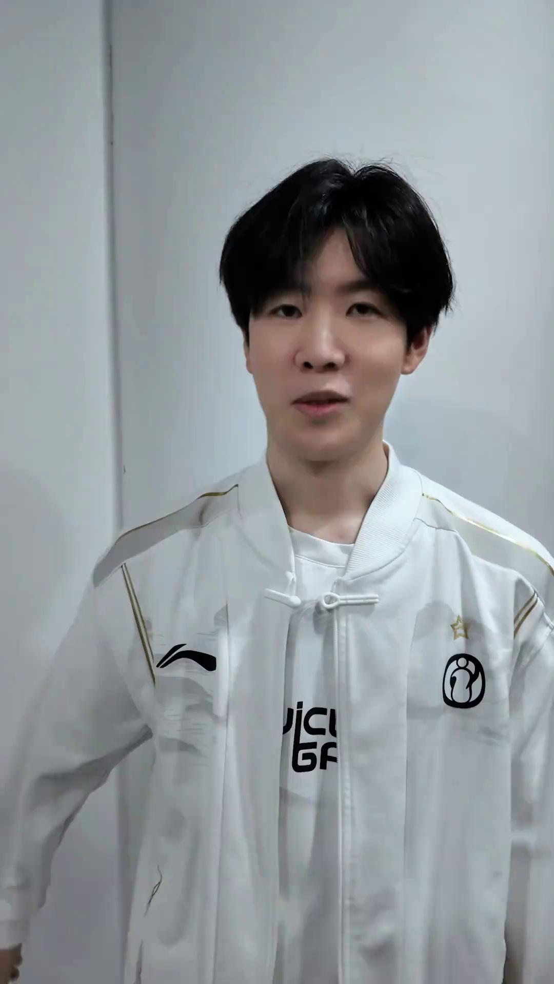 关于《英雄联盟》：Rookie选手采访，畅谈职业生涯的信息